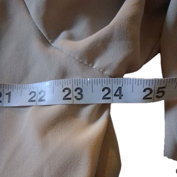 Qearal Oversized V-Neck Blouse Women's Plus Size XXL Beige EUC - Picture 9 of 10